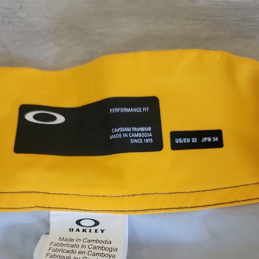 Oakley Men's Yellow and Gray Swim Shorts - Picture 2 of 7